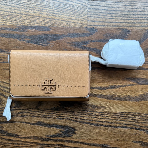 Tory Burch McGraw Crossbody Bag with Gold Hardware - Picture 2 of 6